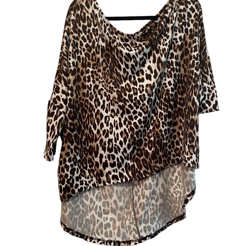 Isaac Liev woman’s animal print top, high low hem, size medium